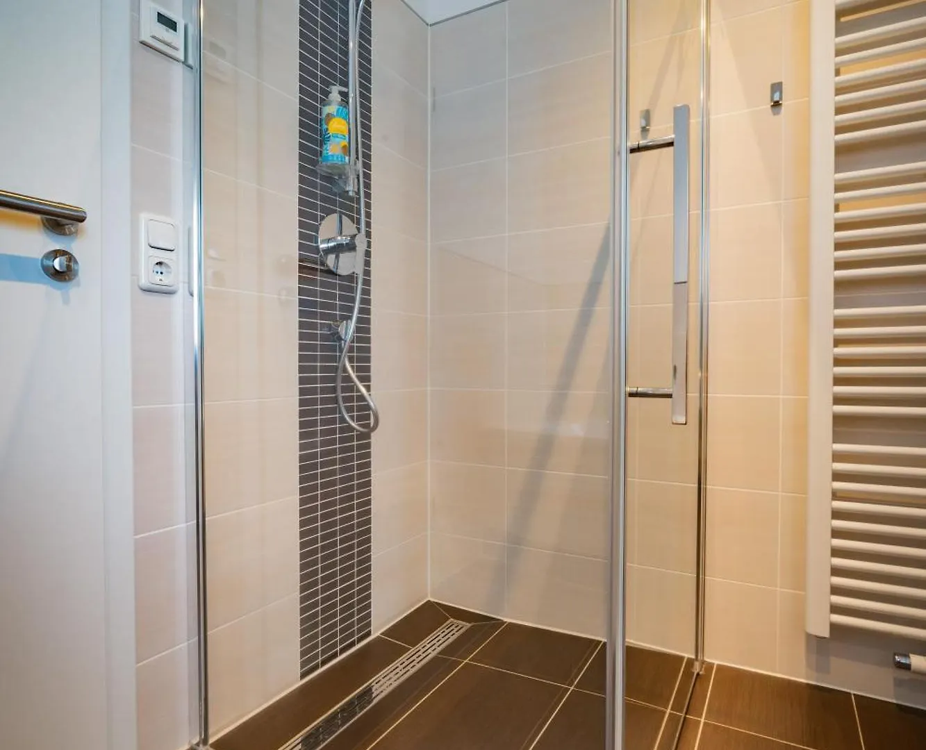 Apartment 90 Qm Wohnung, 3 Zimmer, Balkon & Grosse Kueche - In Seenaehe, Schnell In Der Stadt Leipzig