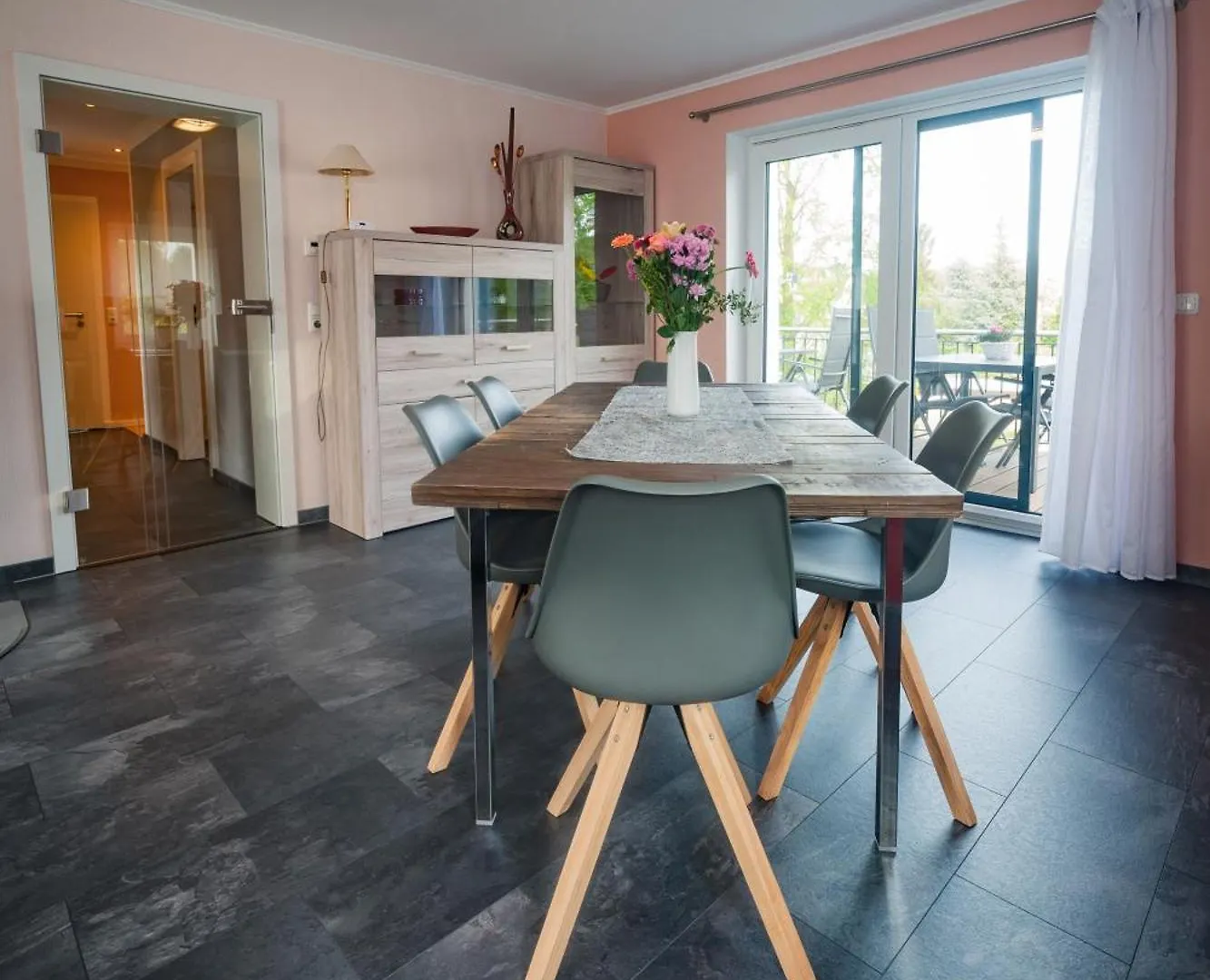 Apartment 90 Qm Wohnung, 3 Zimmer, Balkon & Grosse Kueche - In Seenaehe, Schnell In Der Stadt Leipzig