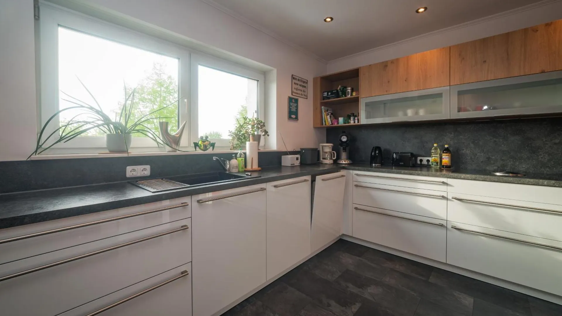 90 Qm Wohnung, 3 Zimmer, Balkon & Grosse Kueche - In Seenaehe, Schnell In Der Stadt Leipzig