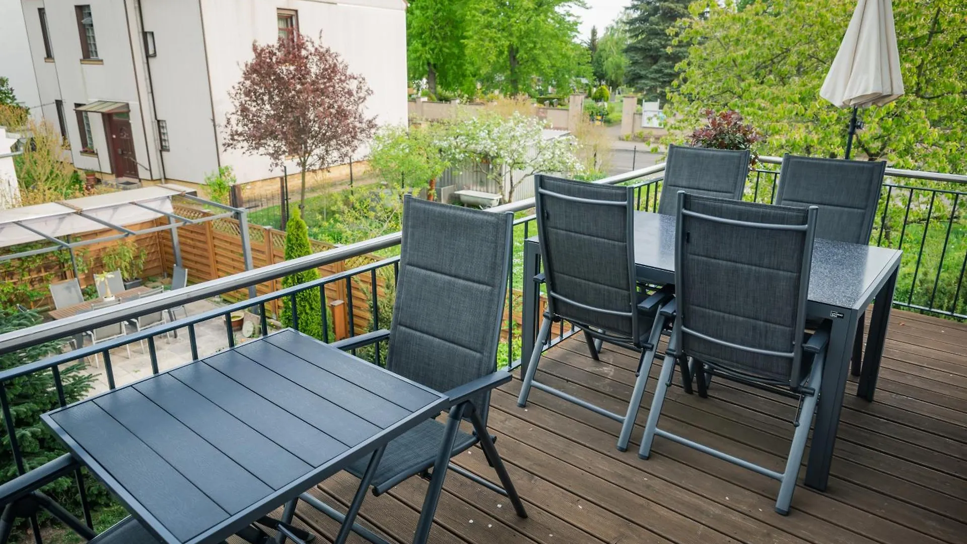 90 Qm Wohnung, 3 Zimmer, Balkon & Grosse Kueche - In Seenaehe, Schnell In Der Stadt contacts